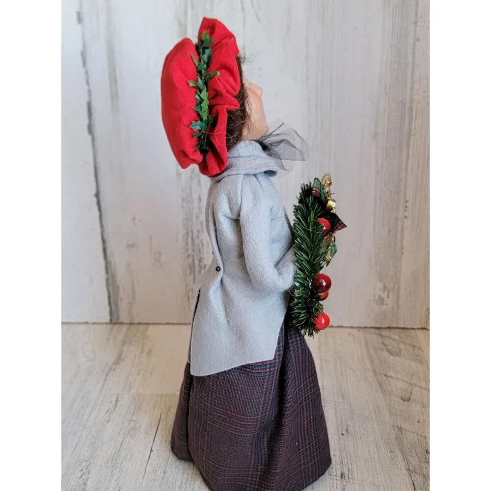 vintage Byers 2001 wreath woman‎ caroler vintage xmas figure